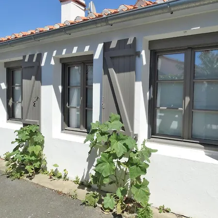 Tulipe Maison Hyper Centre 3pers Et Sa Cour Au Calme Avec Wifi * 圣吉尔-克鲁瓦德维